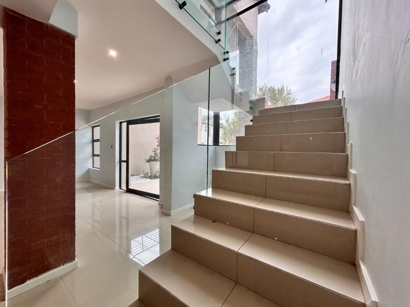 5 Bedroom Property for Sale in Melodie North West